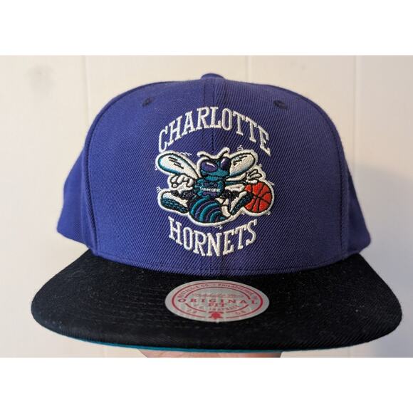 Mitchell and Ness Charlotte Hornets Snapback NWOT - Picture 1 of 6